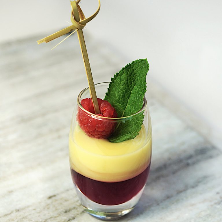 Set: KIKARI Bio-Eierlikör mit Himbeersirup kaufen | haehnlein Shop